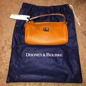 NWT Small beige Dooney and Bourke handbag
